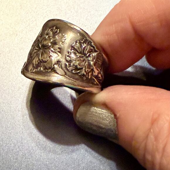 Vintage William Rogers Floral Silver Plated Spoon Ring - Picture 6 of 9